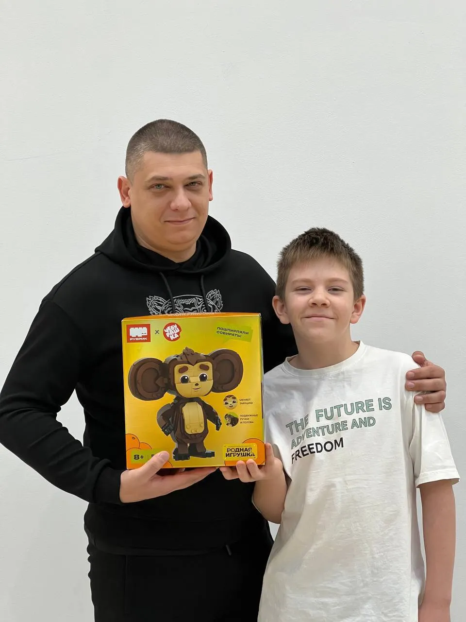 Чебурашка из застрявшего лифта всё-таки дошёл до племянника: история получила неожиданный поворот